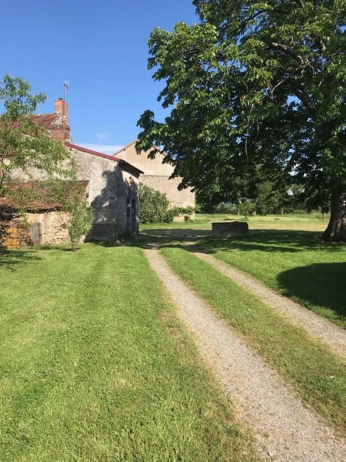 By The Wayside Lussac-Les-Eglises Exterior foto